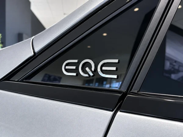 Mercedes-Benz EQE (2024) — foto 14 van 26