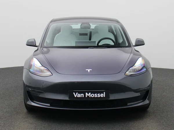 Tesla Model 3 (2022) — foto 23 van 46
