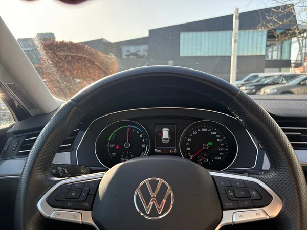 VOLKSWAGEN Passat Variant GTE (2023) — foto 5 van 24