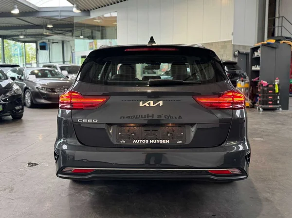 Kia Ceed SW (2023) — foto 12 van 17