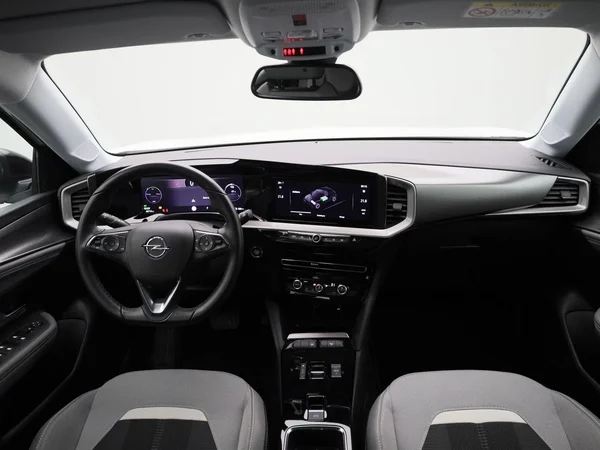 Opel Mokka-e (2023) — foto 28 van 39