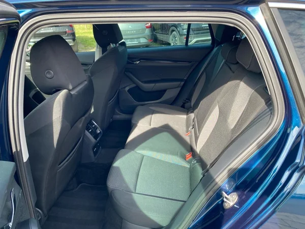 SKODA Octavia Combi (2023) — foto 10 van 10