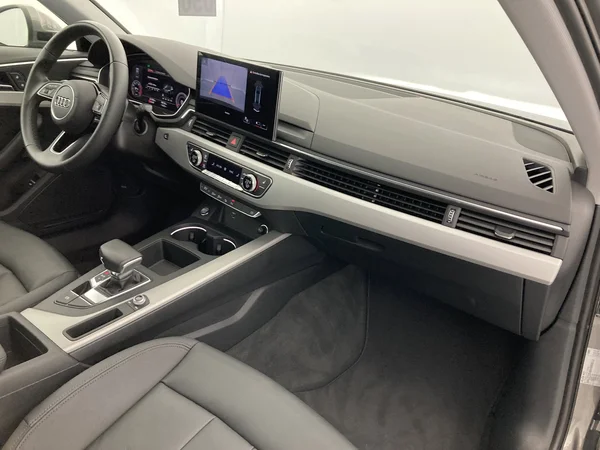 AUDI A4 (2022) — foto 6 van 36