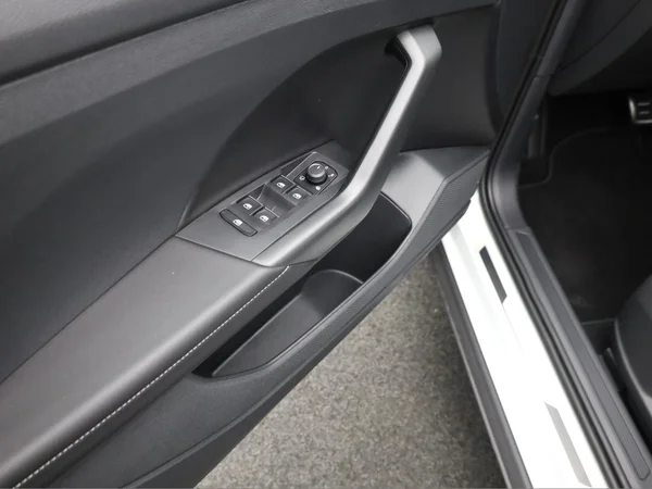 VOLKSWAGEN T-Cross (2024) — foto 9 van 19