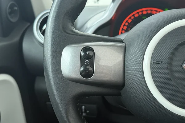 Renault Twingo (2018) — foto 6 van 17