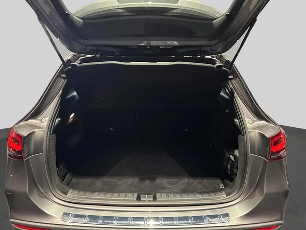 Mercedes-Benz GLA (2022) — foto 19 van 21