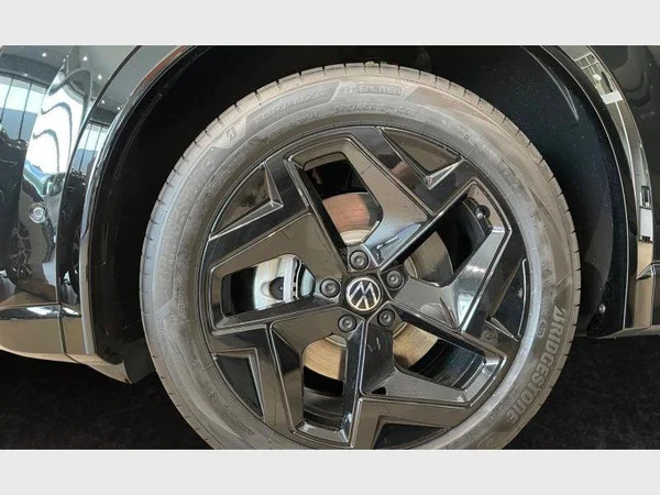 VOLKSWAGEN Tiguan (2026) — foto 23 van 26