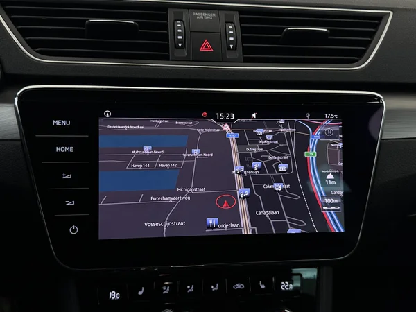 SKODA Superb (2019) — foto 10 van 28