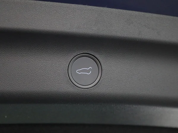 Tesla Model Y (2023) — foto 13 van 52