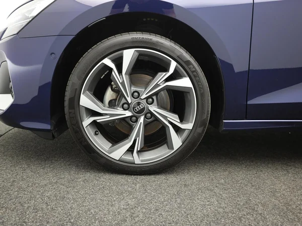 AUDI A3 Sedan (2025) — foto 3 van 20