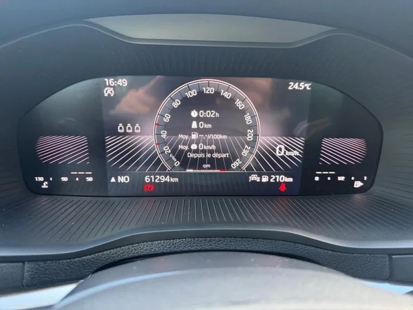 SKODA Karoq (2023) — foto 5 van 27