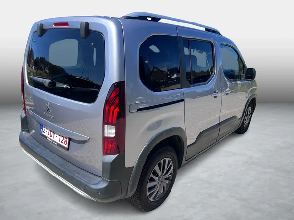 Peugeot Rifter (2021) — foto 12 van 15