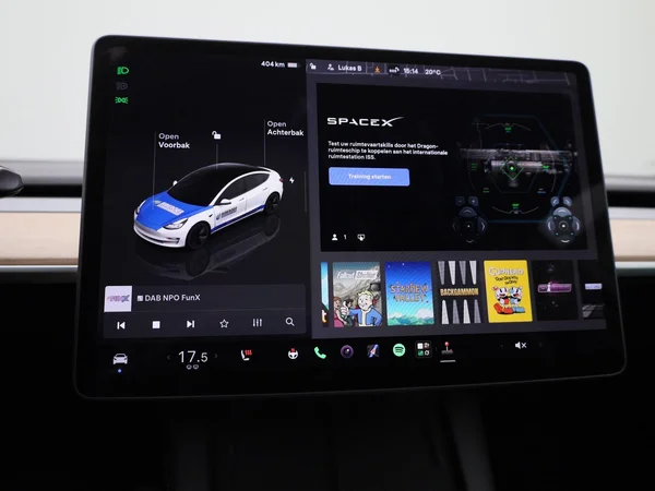 Tesla Model 3 (2023) — foto 20 van 40