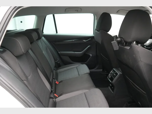 SKODA Octavia Combi (2024) — foto 24 van 29