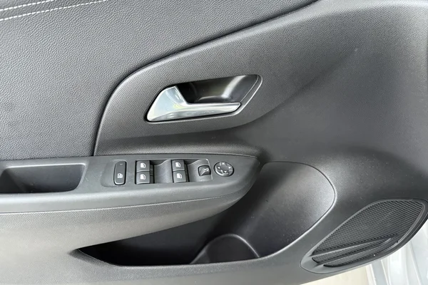 Opel Corsa (2025) — foto 8 van 19
