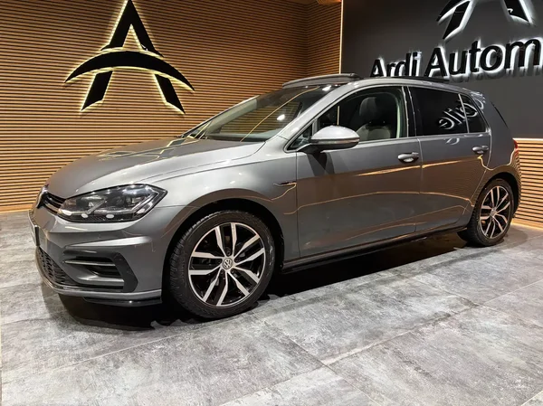 Volkswagen Golf (2018) — foto 15 van 25