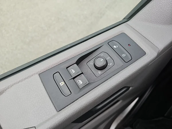 VOLKSWAGEN Transp T6.1 1200 Caravelle Lwb (2022) — foto 9 van 51