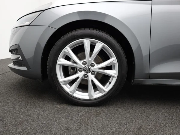 SKODA Octavia Combi (2024) — foto 4 van 20