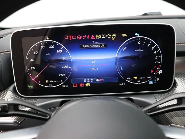 Mercedes-Benz C-Klasse (2025) — foto 10 van 36