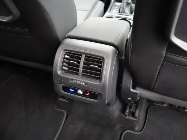 Volkswagen Touran (2022) — foto 13 van 29