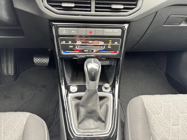 VOLKSWAGEN T-Cross (2025) — foto 8 van 24