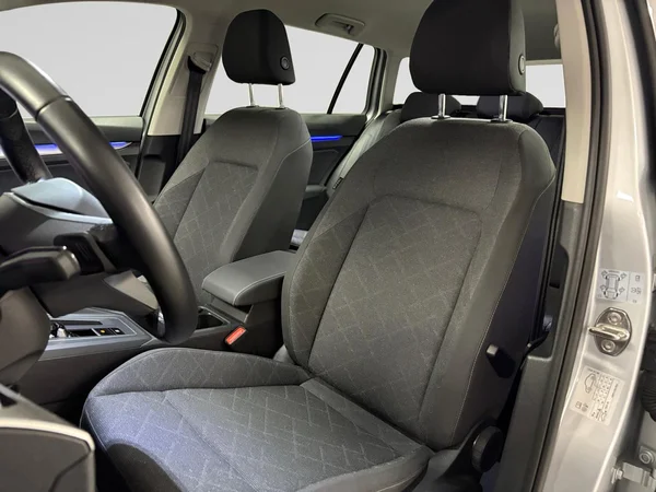 VOLKSWAGEN Golf VIII SW (2024) — foto 5 van 15