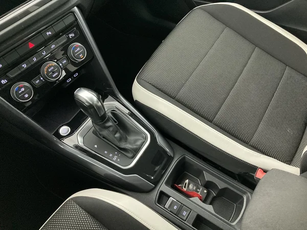 VOLKSWAGEN T-Roc (2021) — foto 8 van 36