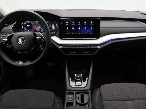 SKODA Octavia Combi (2024) — foto 18 van 18