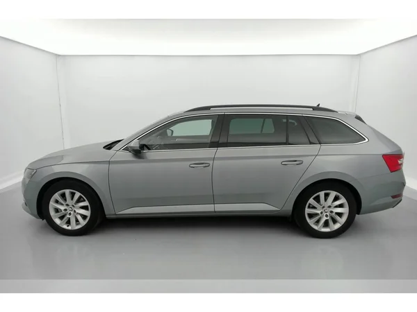 SKODA Superb SW PHEV (2020) — foto 31 van 36