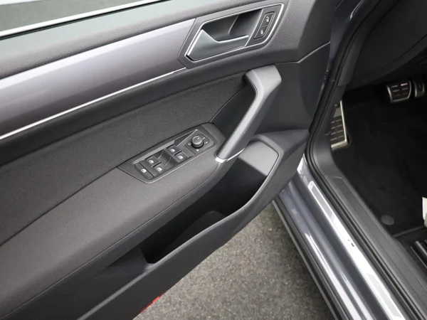 VOLKSWAGEN Touran (2023) — foto 8 van 22
