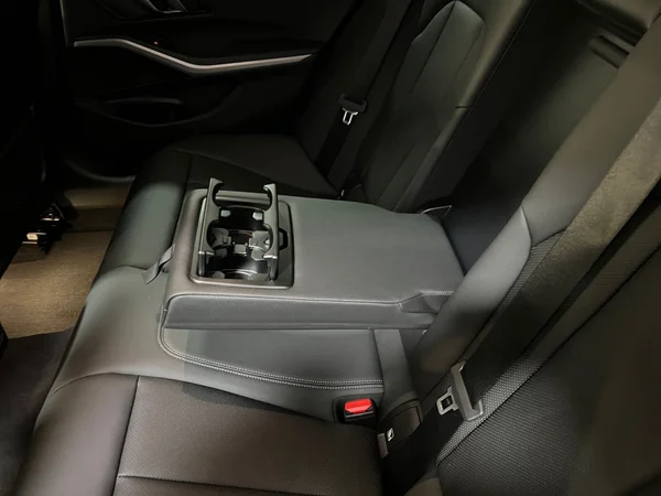 BMW 320 (2023) — foto 19 van 29