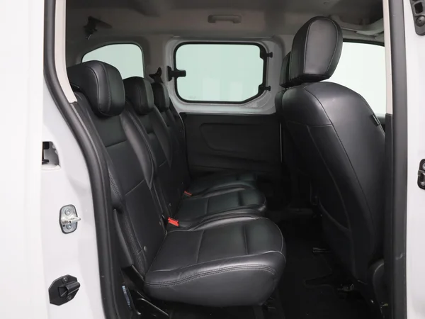 Opel Combo Life (2022) — foto 6 van 35