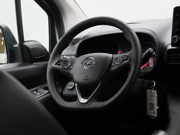 Opel Combo (2023) — foto 27 van 38