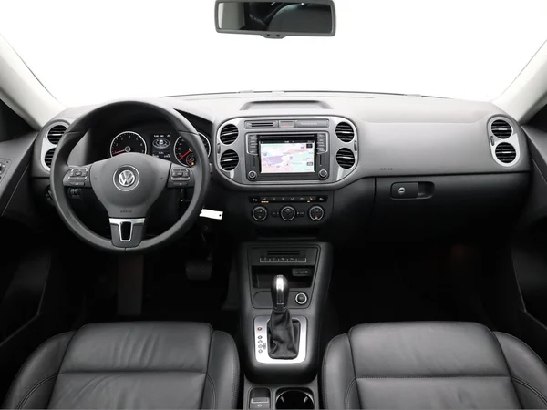 VOLKSWAGEN Tiguan (2016) — foto 2 van 20
