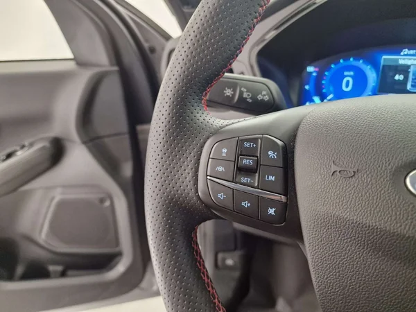Ford Kuga (2023) — foto 4 van 13