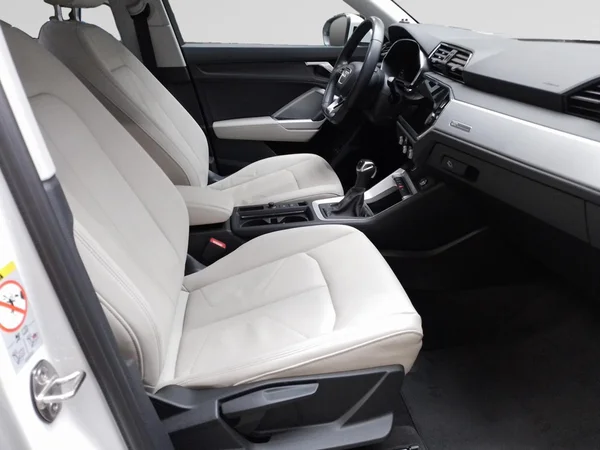 AUDI Q3 PHEV (2023) — foto 17 van 22