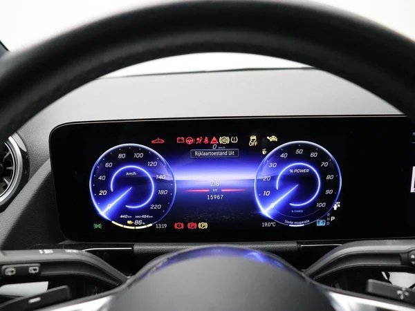 Mercedes-Benz EQA (2025) — foto 9 van 33
