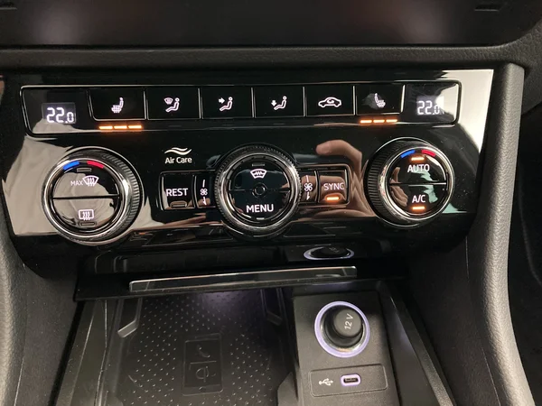 SKODA Superb Combi (2023) — foto 7 van 31