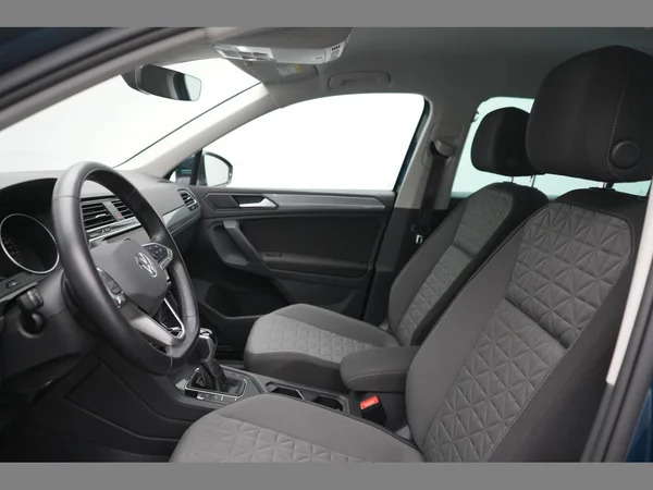 VOLKSWAGEN Tiguan (2021) — foto 2 van 28