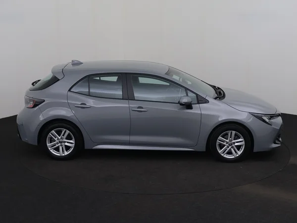 TOYOTA Corolla (2022) — foto 23 van 27