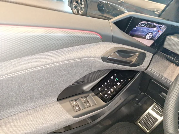 AUDI A6 Avant e-tron (2025) — foto 17 van 24