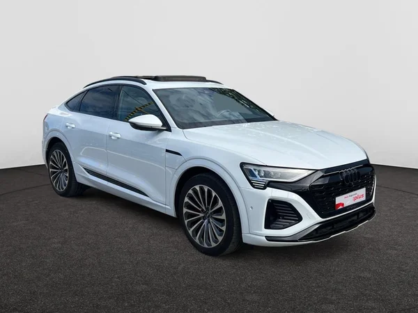 AUDI Q8 Sportback e-tron (2024) — foto 18 van 24
