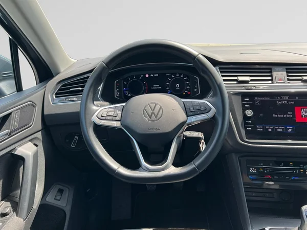 VOLKSWAGEN Tiguan (2022) — foto 16 van 18