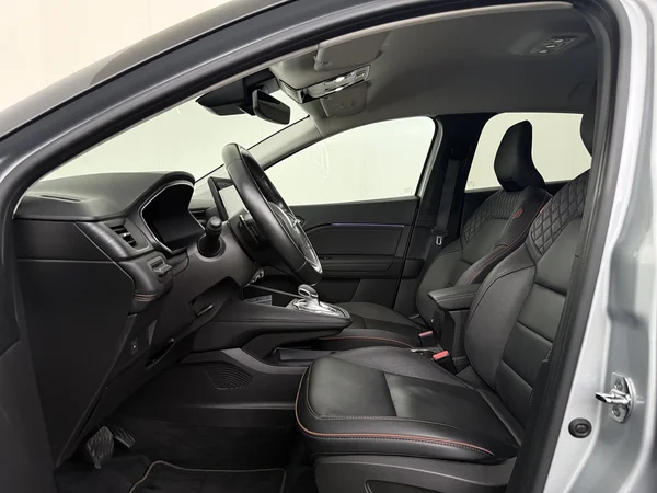 RENAULT Captur (2022) — foto 2 van 28