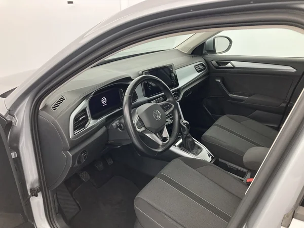 VOLKSWAGEN T-Roc (2022) — foto 18 van 35