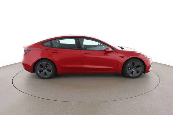 Tesla Model (2021) — foto 13 van 16