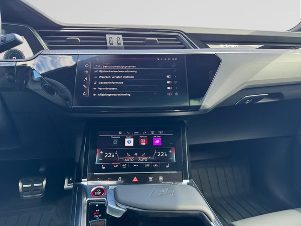AUDI SQ8 e-tron Sportback (2024) — foto 5 van 21