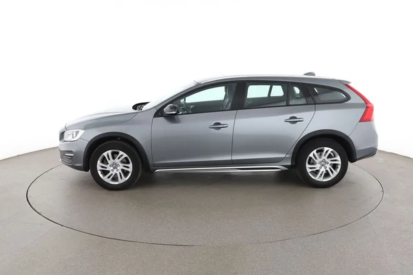 Volvo V60 (2017) — foto 9 van 16
