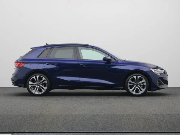AUDI A3 Sportback (2024) — foto 2 van 23
