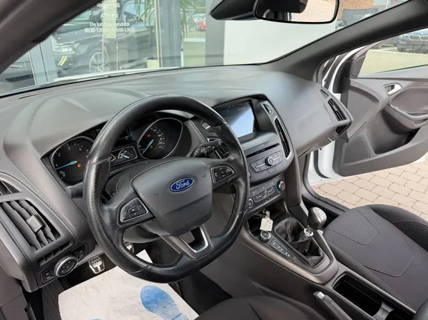Ford Focus (2017) — foto 19 van 20